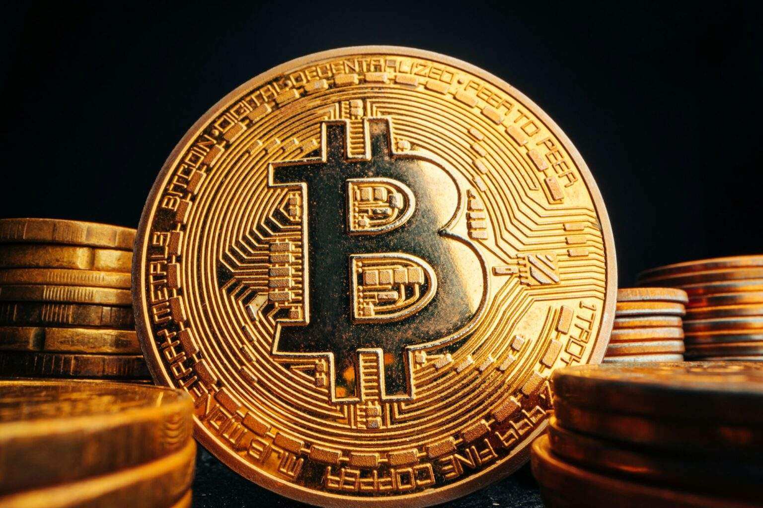 Comment acheter du Bitcoin : le guide complet Close up photo of bitcoin crypto currency