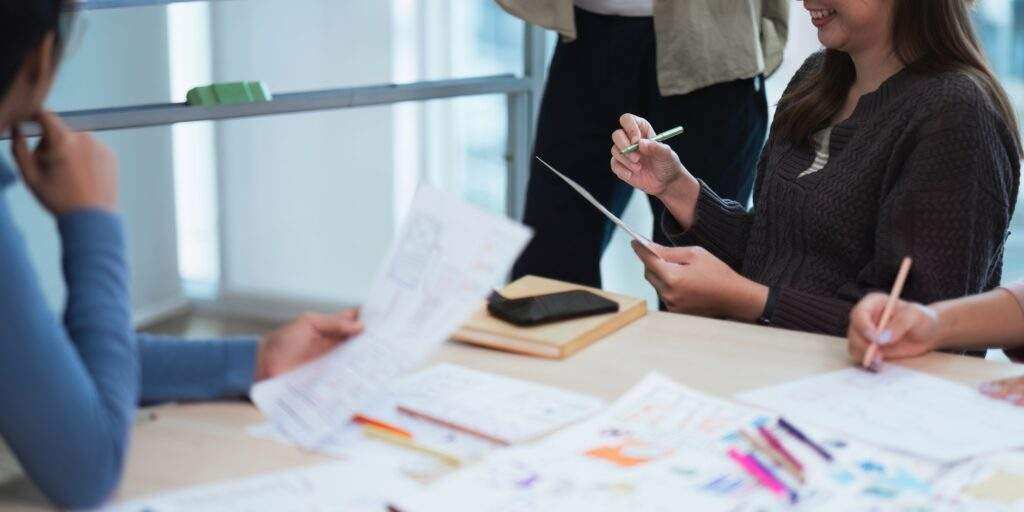 Illustration pour Critères pour choisir la meilleure agence de création d’application mobile adaptée à votre projet