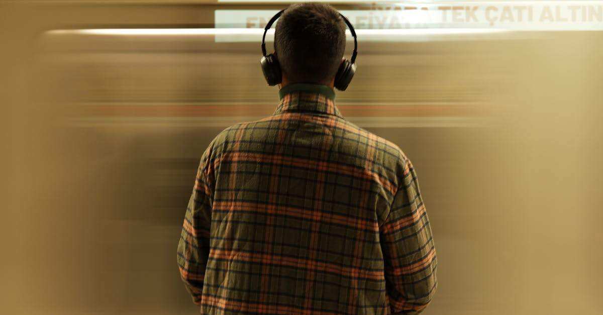 découvrez tout sur la latence, un concept clé en informatique et en communication. apprenez comment elle impacte les performances des réseaux, les temps de réponse et les expériences utilisateur, ainsi que des solutions pour la minimiser.