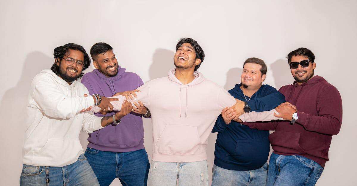 découvrez le modèle osi, une architecture de réseau en sept couches qui facilite la communication entre différents systèmes informatiques. apprenez comment chaque couche fonctionne et son rôle dans l'optimisation de la connectivité et de l'interopérabilité des réseaux modernes.