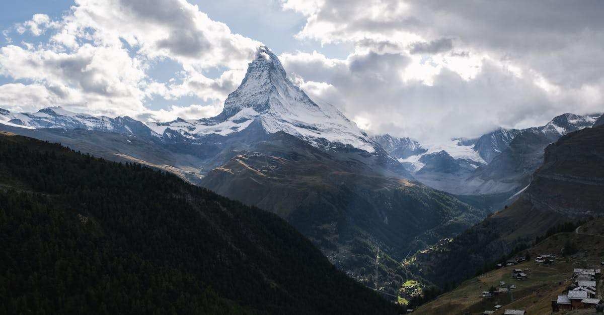 découvrez les différences essentielles entre les modèles tcp/ip et osi. cette analyse complète vous aide à comprendre leur architecture, leurs fonctions et leur impact sur les réseaux informatiques modernes. informez-vous pour mieux gérer vos systèmes de communication.