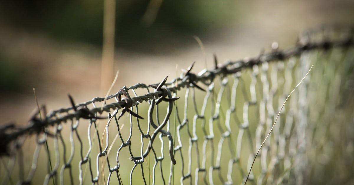 découvrez le concept de la défense en profondeur, une stratégie essentielle de cybersécurité qui combine plusieurs couches de protections pour renforcer la sécurité des systèmes informatiques contre diverses menaces.