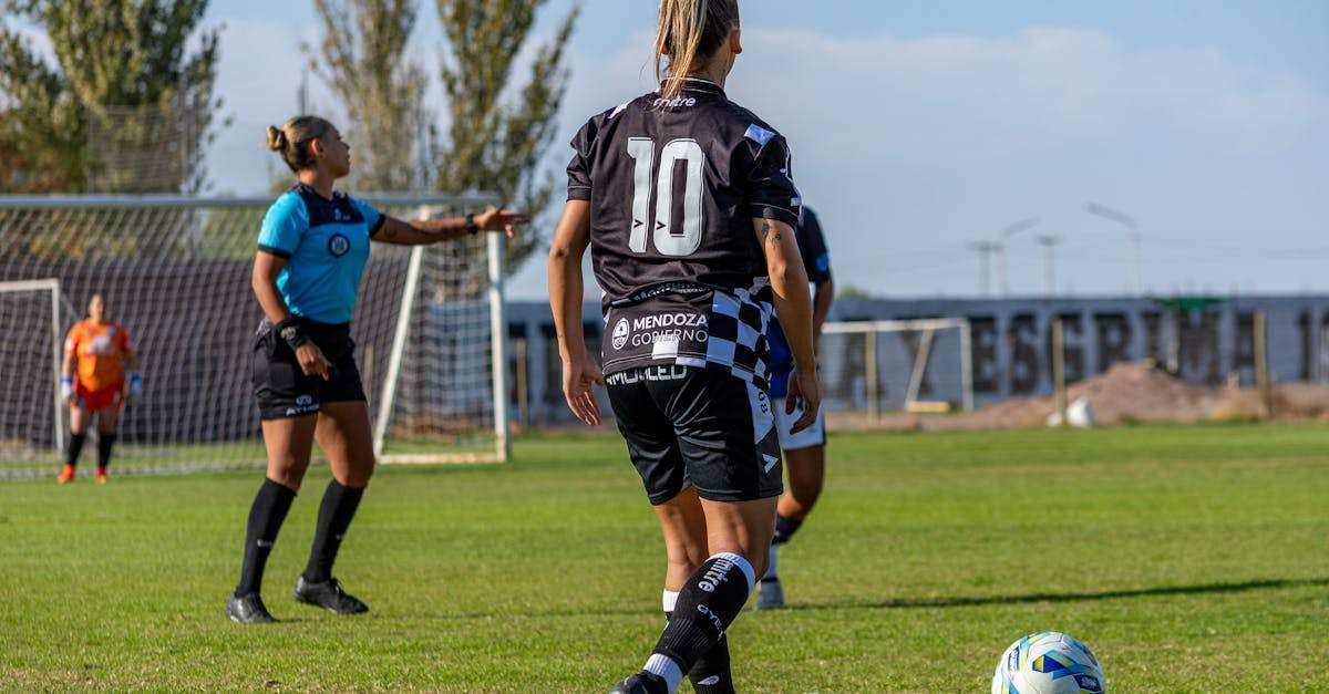 découvrez le cadre mitre att&ck, un outil essentiel pour comprendre et défendre votre organisation contre les cybermenaces. apprenez les techniques et tactiques utilisées par les attaquants pour renforcer votre cybersécurité.