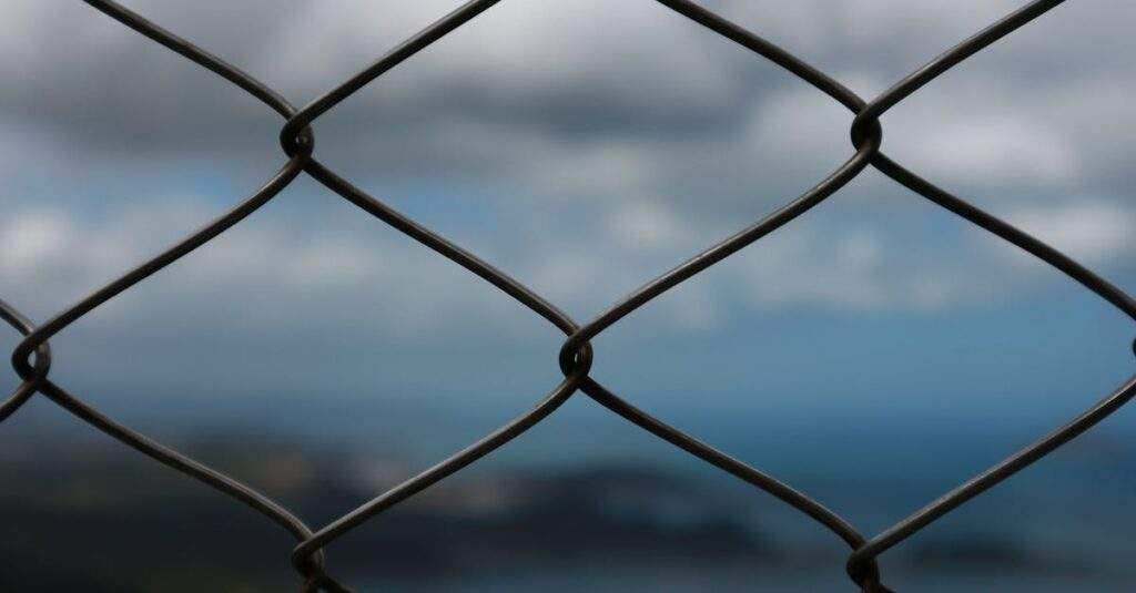 découvrez tout sur la sécurité du cloud : principes, meilleures pratiques et solutions pour protéger efficacement vos données et infrastructures dans le cloud.