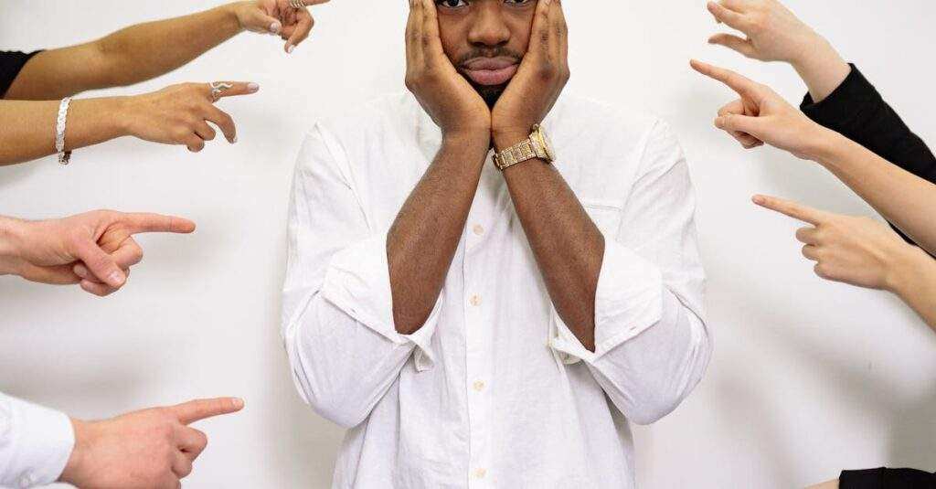 découvrez tout sur la vulnérabilité des objets connectés (iot) : enjeux de sécurité, risques courants et bonnes pratiques pour protéger vos appareils intelligents.