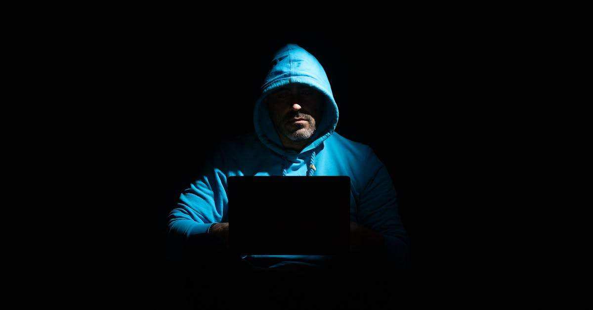 découvrez ce qu'est un malware, comment il infecte les appareils, les risques auxquels vous êtes exposé et les meilleures pratiques pour protéger vos données contre les logiciels malveillants.