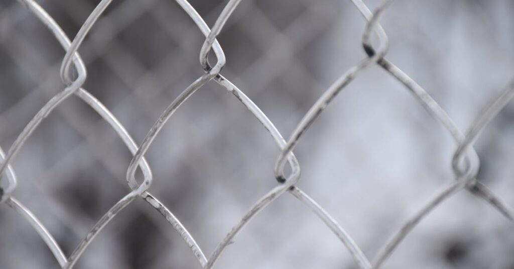 découvrez ce qu'est le network perimeter : les méthodes, outils et bonnes pratiques pour sécuriser les frontières de votre réseau informatique contre les menaces externes et internes.