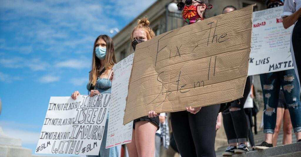 découvrez comment le cloud rights management protège efficacement vos droits numériques et sécurise l'accès à vos données sensibles dans le cloud, tout en facilitant la gestion des autorisations et la conformité réglementaire.